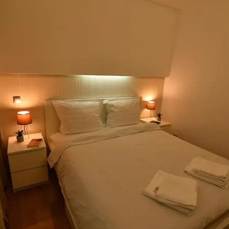 Charm Parliament View Daire