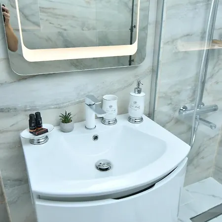 Charm Parliament View