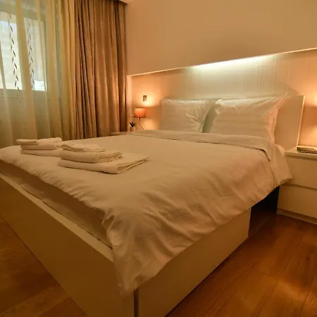 Daire Charm Parliament View Bükreş