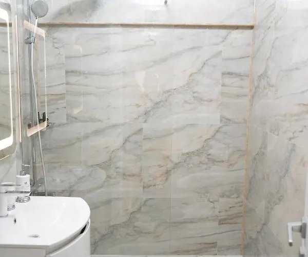 Charm Parliament View شقة