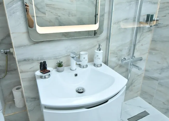 Charm Parliament View