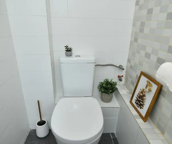 Charm Parliament View شقة *